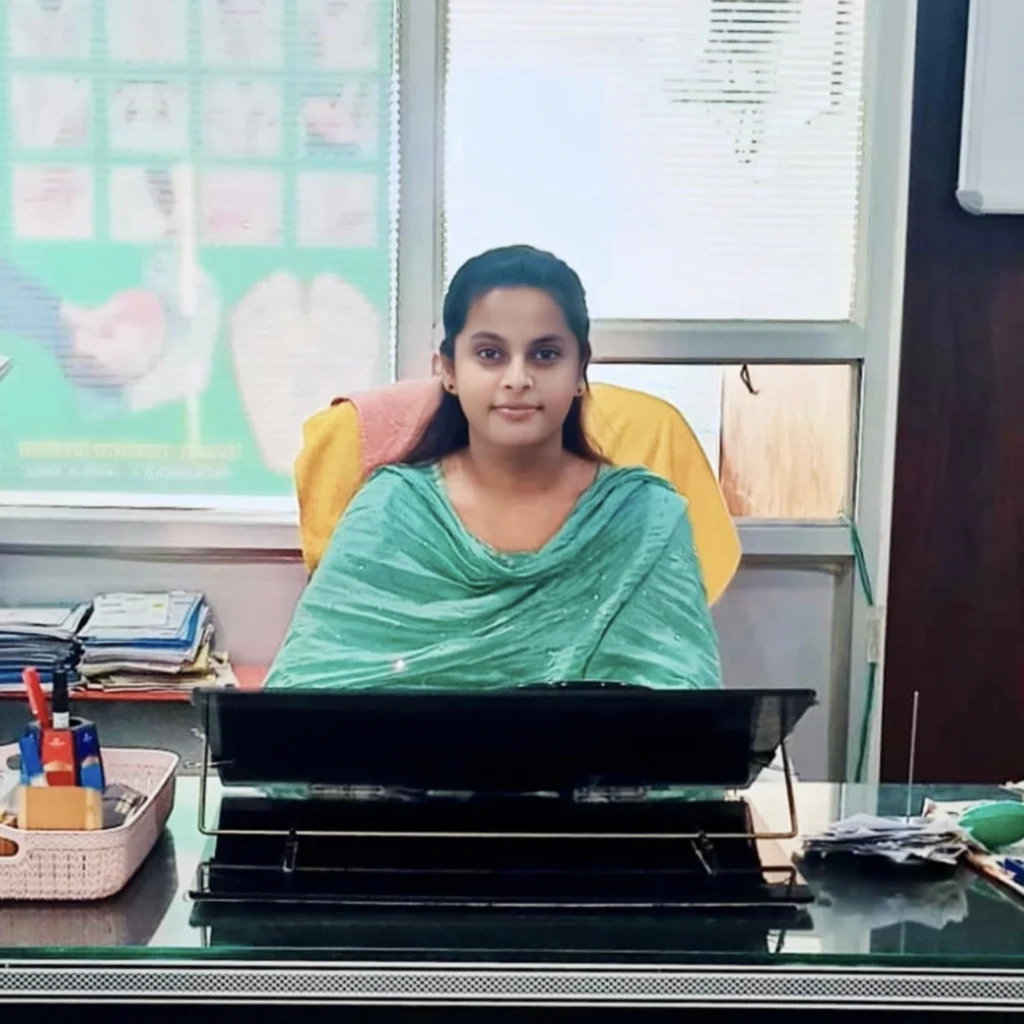 Dr. Maya providing advanced physiotherapy and cupping therapy treatment at Khidmat Usmani Clinic in Ghosi, serving patients from Mau, Deoria, and Salempur areas for paralysis and pain relief.